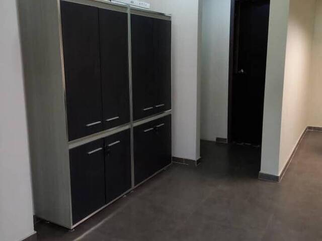 #28 - Oficina para Venta en El Tigre - B